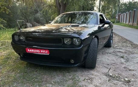 Dodge Challenger III рестайлинг 2, 2012 год, 2 300 000 рублей, 1 фотография