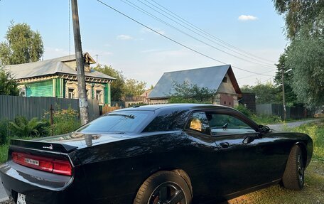 Dodge Challenger III рестайлинг 2, 2012 год, 2 300 000 рублей, 3 фотография