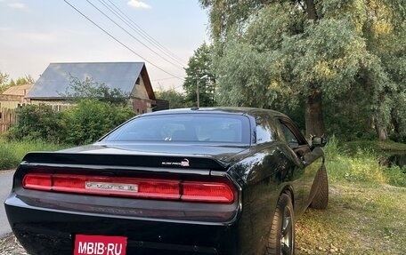 Dodge Challenger III рестайлинг 2, 2012 год, 2 300 000 рублей, 2 фотография