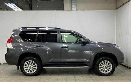 Toyota Land Cruiser Prado 150 рестайлинг 2, 2011 год, 3 200 000 рублей, 4 фотография