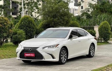 Lexus ES VII, 2021 год, 3 900 000 рублей, 1 фотография