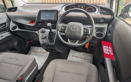 Toyota Sienta II, 2021 год, 1 050 000 рублей, 5 фотография