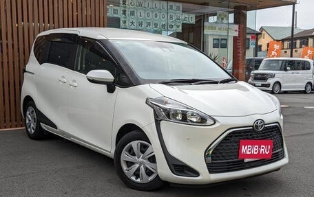 Toyota Sienta II, 2021 год, 1 050 000 рублей, 2 фотография