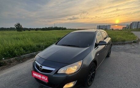 Opel Astra J, 2011 год, 780 000 рублей, 1 фотография