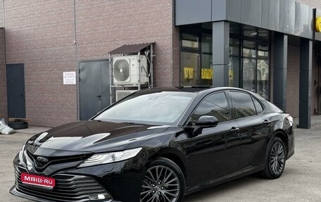 Toyota Camry, 2019 год, 3 050 000 рублей, 1 фотография