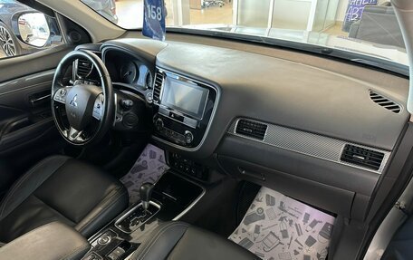 Mitsubishi Outlander III рестайлинг 3, 2019 год, 3 049 000 рублей, 13 фотография