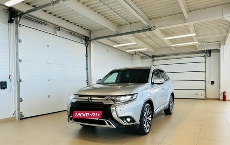 Mitsubishi Outlander III рестайлинг 3, 2019 год, 3 049 000 рублей, 2 фотография