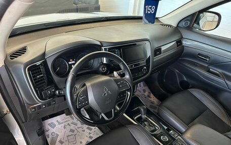 Mitsubishi Outlander III рестайлинг 3, 2019 год, 3 049 000 рублей, 11 фотография