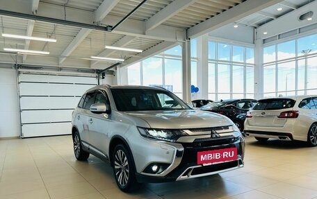 Mitsubishi Outlander III рестайлинг 3, 2019 год, 3 049 000 рублей, 8 фотография