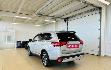 Mitsubishi Outlander III рестайлинг 3, 2019 год, 3 049 000 рублей, 4 фотография