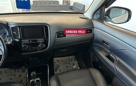 Mitsubishi Outlander III рестайлинг 3, 2019 год, 3 049 000 рублей, 15 фотография