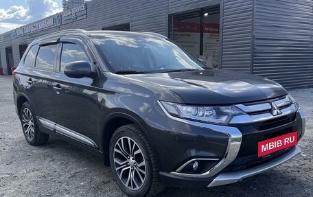 Mitsubishi Outlander III рестайлинг 3, 2018 год, 1 720 000 рублей, 6 фотография