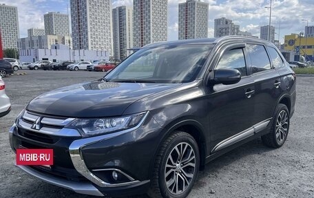 Mitsubishi Outlander III рестайлинг 3, 2018 год, 1 720 000 рублей, 8 фотография