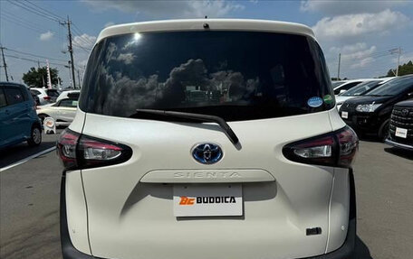 Toyota Sienta II, 2021 год, 1 075 000 рублей, 20 фотография