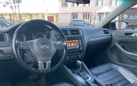 Volkswagen Jetta VI, 2011 год, 800 000 рублей, 9 фотография