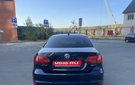 Volkswagen Jetta VI, 2011 год, 800 000 рублей, 4 фотография