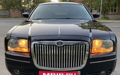 Chrysler 300C II, 2005 год, 1 450 000 рублей, 2 фотография