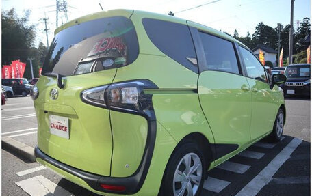 Toyota Sienta II, 2021 год, 1 090 000 рублей, 26 фотография