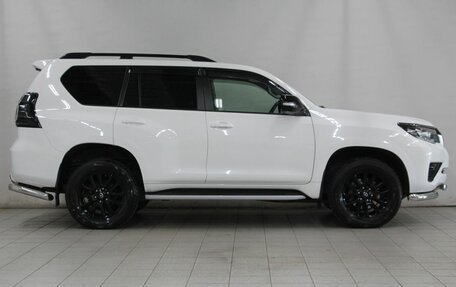 Toyota Land Cruiser Prado 150 рестайлинг 2, 2021 год, 7 999 000 рублей, 4 фотография