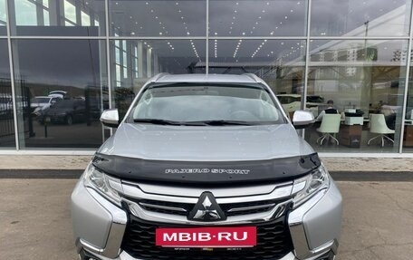 Mitsubishi Pajero Sport III рестайлинг, 2019 год, 2 740 000 рублей, 2 фотография