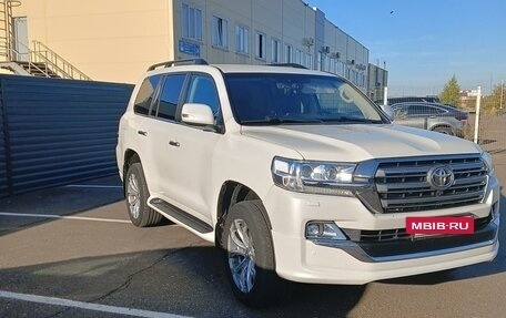 Toyota Land Cruiser 200, 2020 год, 7 500 000 рублей, 2 фотография