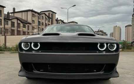 Dodge Challenger III рестайлинг 2, 2019 год, 3 300 000 рублей, 2 фотография