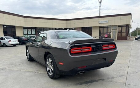 Dodge Challenger III рестайлинг 2, 2019 год, 3 300 000 рублей, 5 фотография