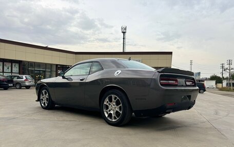 Dodge Challenger III рестайлинг 2, 2019 год, 3 300 000 рублей, 6 фотография