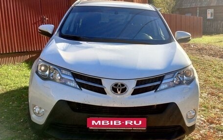 Toyota RAV4, 2015 год, 2 000 000 рублей, 4 фотография