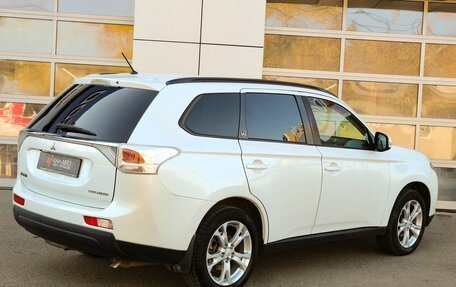 Mitsubishi Outlander III рестайлинг 3, 2013 год, 1 426 000 рублей, 2 фотография