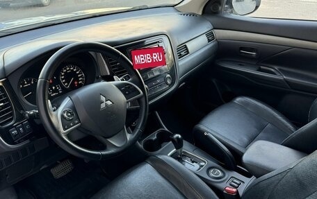 Mitsubishi Outlander III рестайлинг 3, 2013 год, 1 426 000 рублей, 9 фотография