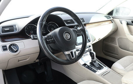 Volkswagen Passat B7, 2011 год, 1 035 000 рублей, 13 фотография