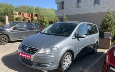 Volkswagen Touran III, 2010 год, 900 000 рублей, 1 фотография