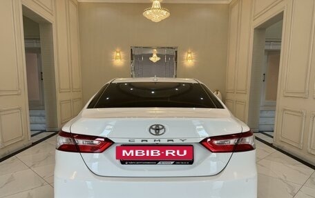 Toyota Camry, 2018 год, 2 850 000 рублей, 3 фотография