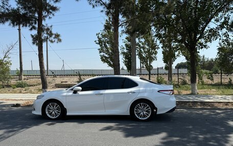 Toyota Camry, 2018 год, 2 850 000 рублей, 12 фотография