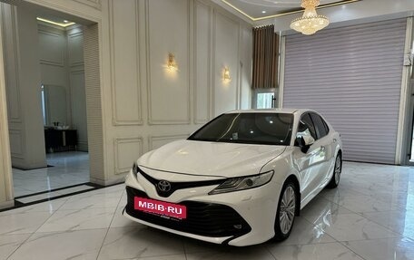 Toyota Camry, 2018 год, 2 850 000 рублей, 8 фотография