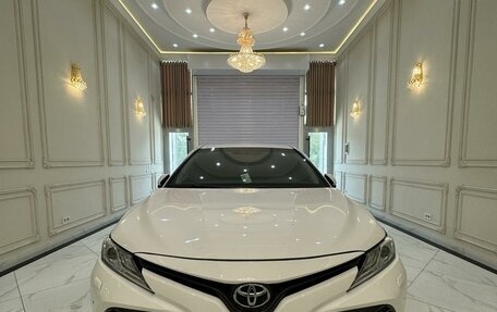 Toyota Camry, 2018 год, 2 850 000 рублей, 9 фотография