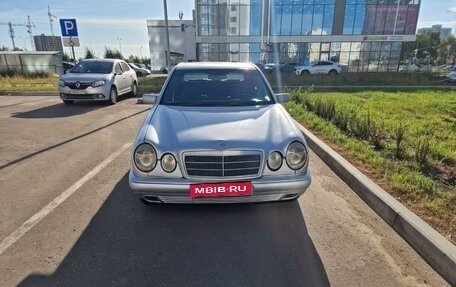 Mercedes-Benz E-Класс, 1997 год, 270 000 рублей, 2 фотография