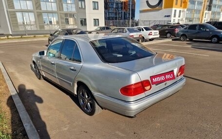 Mercedes-Benz E-Класс, 1997 год, 270 000 рублей, 3 фотография