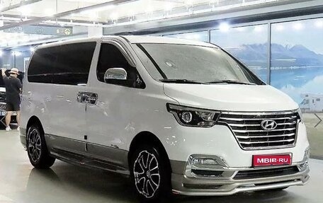 Hyundai Grand Starex Grand Starex I рестайлинг 2, 2019 год, 3 362 000 рублей, 1 фотография