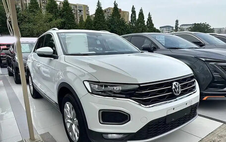 Volkswagen T-Roc I, 2021 год, 1 655 000 рублей, 2 фотография