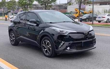 Toyota C-HR I рестайлинг, 2020 год, 2 000 000 рублей, 3 фотография