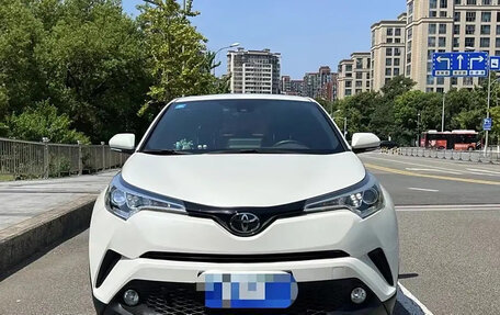 Toyota C-HR I рестайлинг, 2020 год, 2 000 000 рублей, 2 фотография