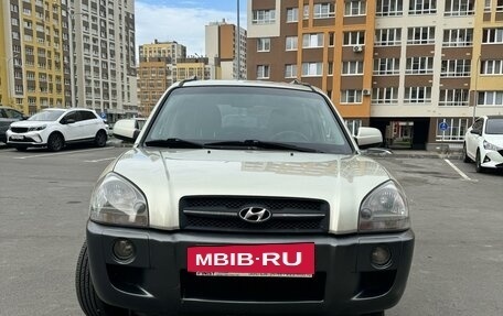 Hyundai Tucson III, 2006 год, 940 000 рублей, 2 фотография