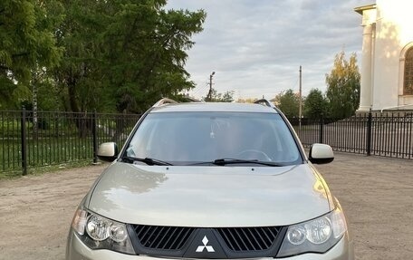 Mitsubishi Outlander III рестайлинг 3, 2007 год, 1 249 000 рублей, 2 фотография