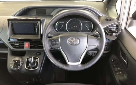 Toyota Voxy III, 2014 год, 1 850 000 рублей, 8 фотография