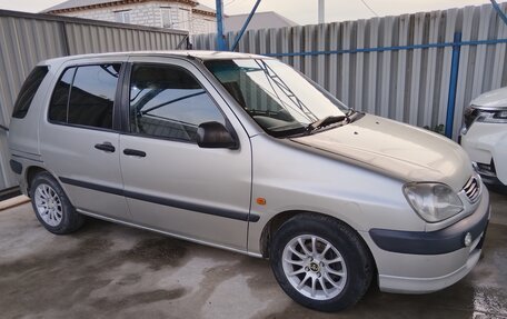 Toyota Raum I, 2000 год, 450 000 рублей, 2 фотография