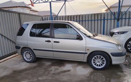 Toyota Raum I, 2000 год, 450 000 рублей, 3 фотография