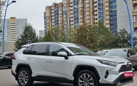 Toyota RAV4, 2022 год, 5 000 000 рублей, 10 фотография