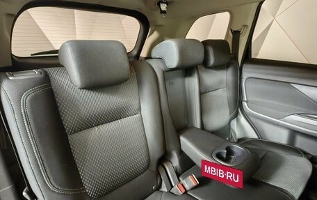 Mitsubishi Outlander III рестайлинг 3, 2019 год, 2 319 000 рублей, 14 фотография